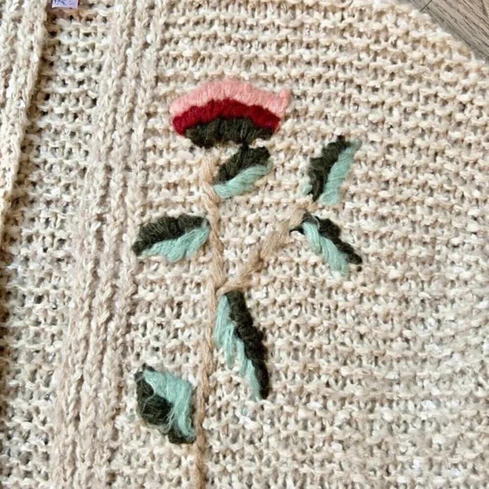 Alya Floral Embroidered Chunky Knit Cardigan Size S - Picture 4 of 7
